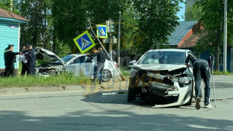 Во Владимирской области водитель иномарки снес светофор