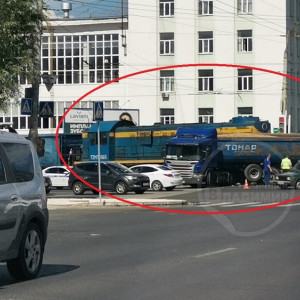 Во Владимире поезд столкнулся с самосвалом