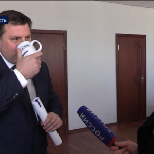 Мэр Мурома на камеру выпил воду из-под крана после отравления 600 человек