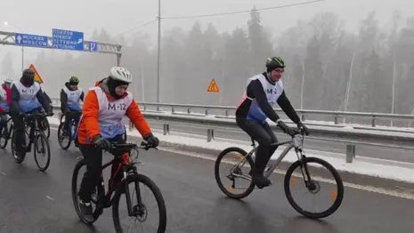 Глава Владимирской области проехал по М-12 на велосипеде