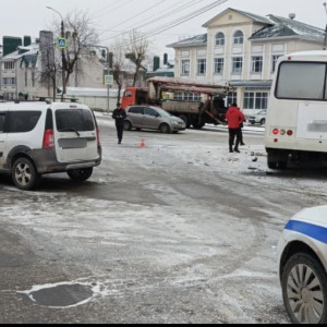 Пострадавших в ДТП с автобусом в Александрове двоих взрослых и ребенка увезли в больницу