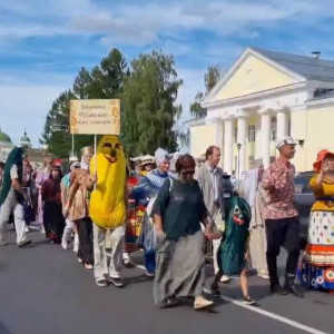 «Парад ряженых подневольных». Суздальцы раскритиковали костюмированное шествие