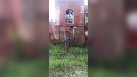 В Камешковском районе мощный пожар охватил фабрику