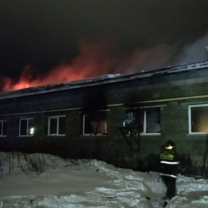 В Коврове 13 спасателей тушили мощный пожар на производстве