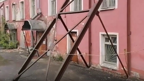 Владимирцы пожаловались на исчезнувший забор у отправленного под снос здания военкомата