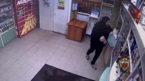 Житель Владимирской области с кирпичом ограбил аптеку в Москве