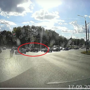 Легковушка влетела в поток машин на Лыбедской магистрали во Владимире 