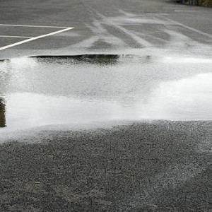 Из-за 30-градусной жары во Владимире начали поливать дороги