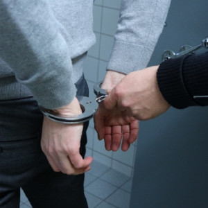 Во Владимирской области арестовали предложившего марихуану детям 28-летнего мужчину