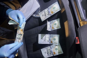 Жителя Вязников будут судить за попытку дать взятку в 1 тыс. долларов сотрудникам ГАИ