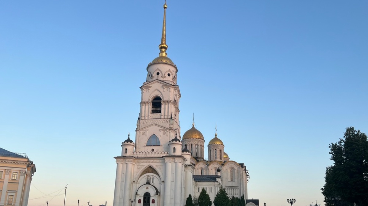 Владимирский собор и метро Владимирская