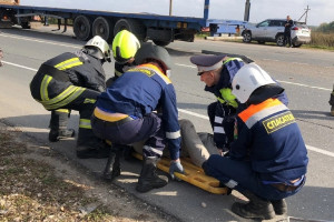 Под Ковровом спасатели достали зажатого в салоне водителя
