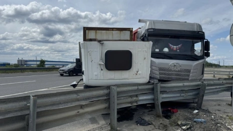 На М-7 в Петушинском районе столкнулись 2 фуры: водитель попал в больницу