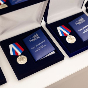 Троим мужчинам из Радужного вручили медали «Отец солдата»