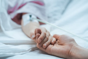 Полиция начала проверку после падения ребенка из окна в Александрове