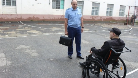 Во владимирской тюрьме инвалида оставили без коляски и протеза