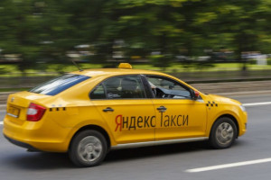 Ковровчанин угнал машину таксиста и врезался в дерево