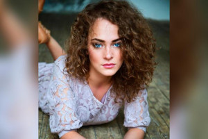 Известную актрису Аглаю Тарасову задержали в московском аэропорту с наркотиками