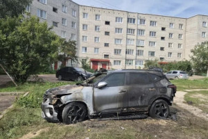 Во Владимирской области четверо мужчин угрожали жителю Суздальского района и подожгли авто