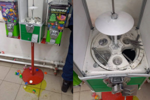 Во Владимире рука маленькой девочки застряла в автомате с игрушками