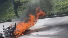 В центре Владимира мотоцикл загорелся после ДТП