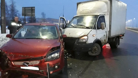 Во Владимирской области на трассе М-7 грузовик влетел в легковушку