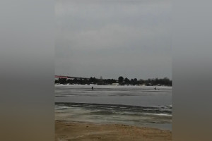 В Муроме на Оке вместе с рыбаками тронулся лед