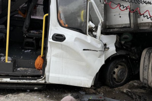 На М-7 во Владимирской области пассажирская «Газель» столкнулась с фурой