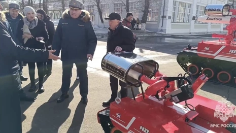 Министру МЧС показали «Умный домофон» и робота-пожарного в Коврове