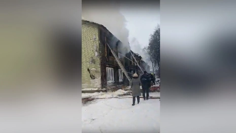 В Коврове произошел мощный пожар в ветхом доме