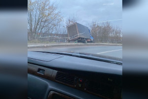 В промзоне Владимира «Газель» вынесло на обочину