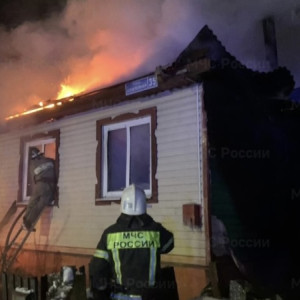 В Лакинске на пожаре в частном доме пострадал человек