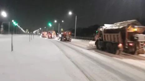 Владимирцев призвали убрать машины с обочин ради расчистки дорог от снега