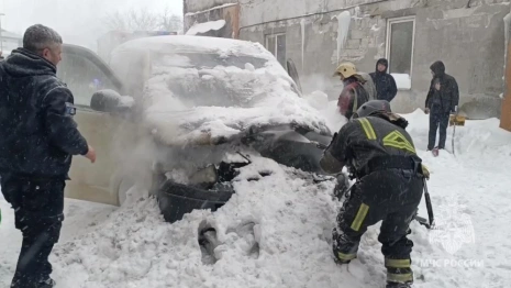 В одном из дворов Владимира загорелся микроавтобус