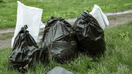В Радужном нашли опасный мусорный полигон