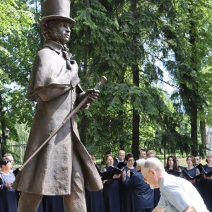 Во Владимире открыли памятник Александру Пушкину