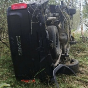 В Александровском районе 25-летний автомобилист попал в больницу после наезда на дерево