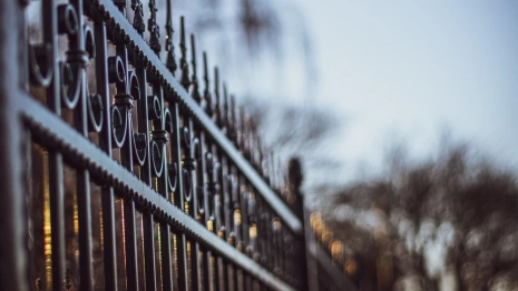 В Вязниках пьяный водитель вместо Нижнего Новгорода въехал в забор