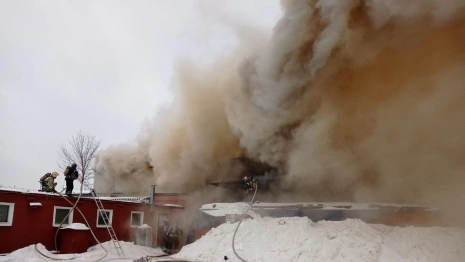 Появилось фото и видео мощного пожара в промзоне Владимира