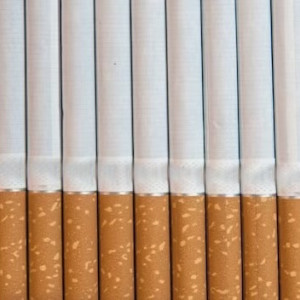 Во Владимире трем магазинам запретили торговать сигаретами у школы и детсадов