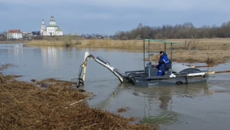 В Суздале после паводка начали расчищать русло Каменки