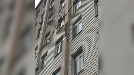 Во Владимире у дома на улице Куйбышева отвалилась часть фасада