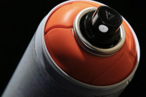 Во Владимире посетитель кафе брызнул в девушку из перцового баллончика