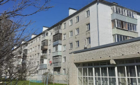 В Коврове мужчина едва не выпал с балкона 5-го этажа