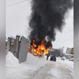 Во Владимире рядом с торговым центром сгорела будка охранника