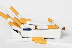 В Петушках двое нелегалов и москвич попались на продаже контрафактных сигарет