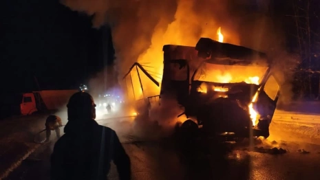 Во Владимирской области после ДТП вспыхнул большегруз: пострадал дальнобойщик