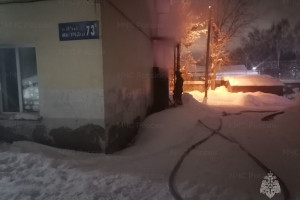 С пожара на Большой Нижегородской эвакуировали 16 взрослых и 4 детей