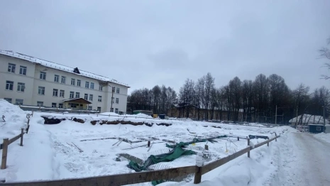 В Кольчугино подрядчик поставил под угрозу строительство детской поликлиники