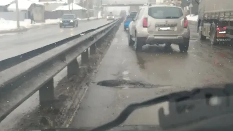 Водителей вновь ужаснуло состояние трассы М-7 Волга в Покрове